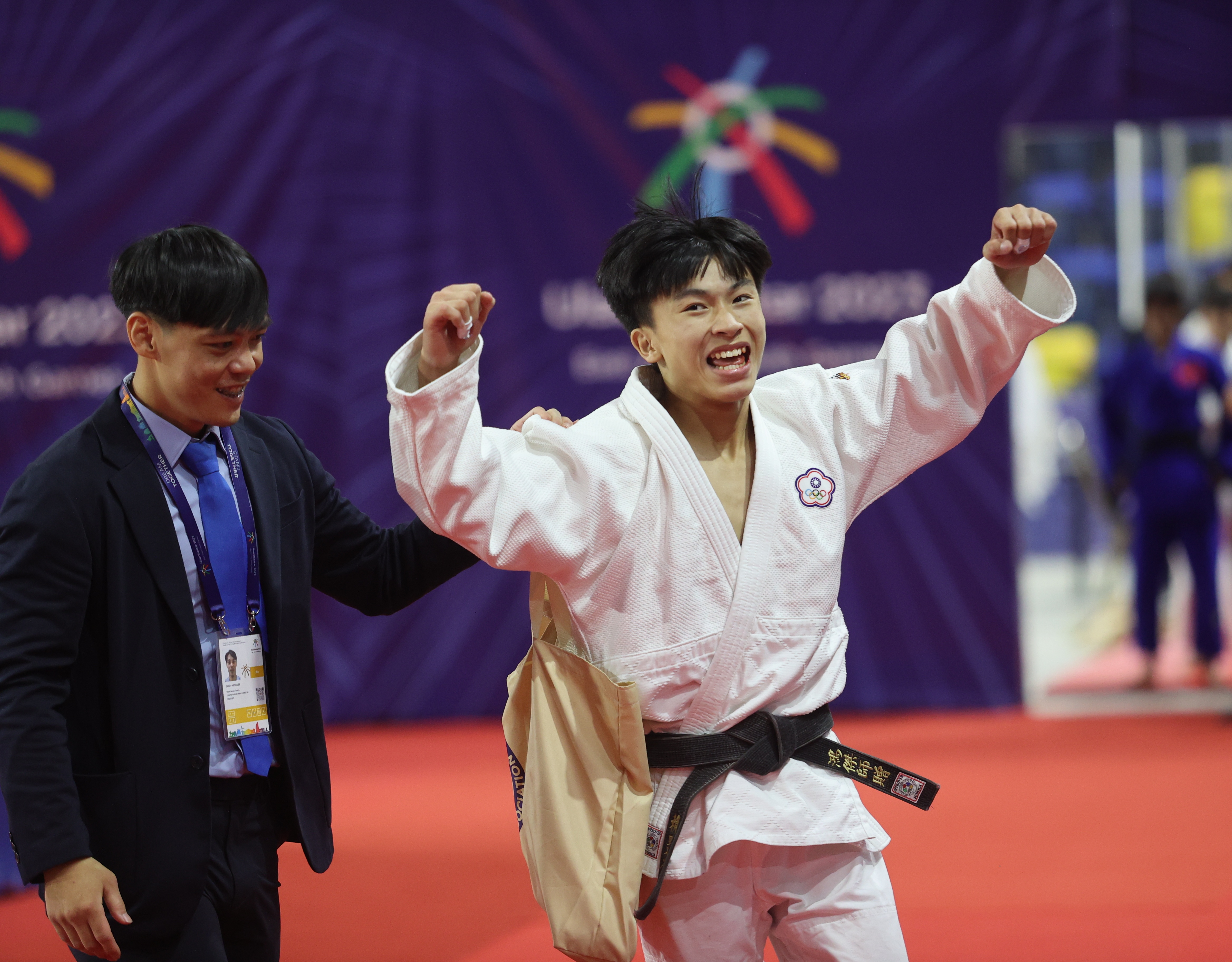 (圖)Taiwan’s judoka Lai Min-yang won the first gold in the men’s -60kg class at the Ulaanbaatar 2023 East Asian Youth Games.